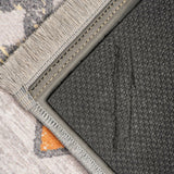 Vista completa del frente y reverso de la alfombra 'Nadia', resaltando su patrón colorido y la base antideslizante. Además de su atractivo diseño, la alfombra es lavable en lavadora para una limpieza fácil.