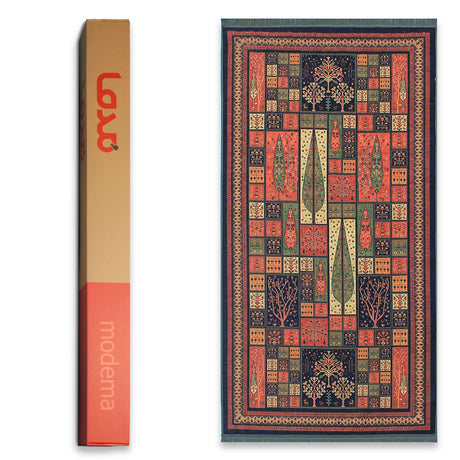 Alfombra 'Primavera' sobre un fondo blanco, con el embalaje visible en el lado opuesto. Destaca su diseño persa con colores vibrantes y patrones detallados, y es lavable en lavadora para un mantenimiento fácil.