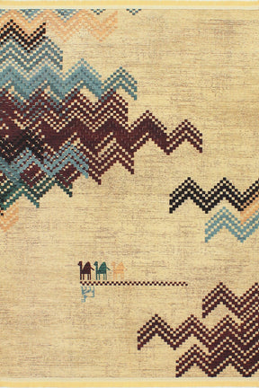 Alfombra 'Sahara' sobre un fondo blanco, destacando su diseño de zigzag en tonos azules, marrones y cremas, con figuras de animales discretas, ideal para añadir sofisticación y modernidad a cualquier decoración.